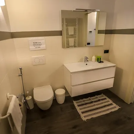 Tizi House Apartamento Varenna